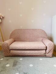 Canapé lit matelassé enfant rose poudré