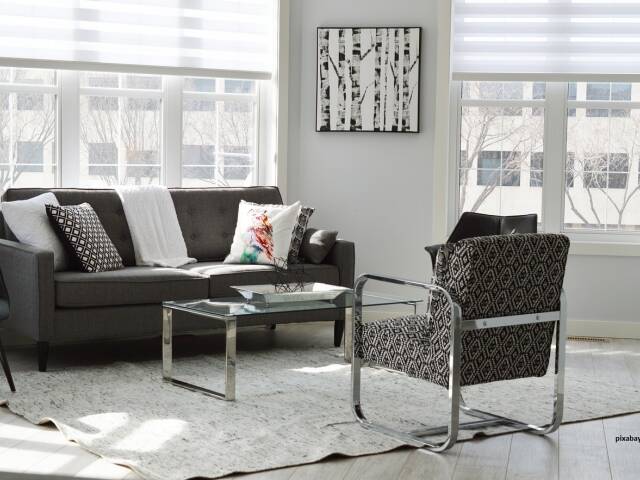 Le salon dans le style minimaliste – comment l’arranger ?